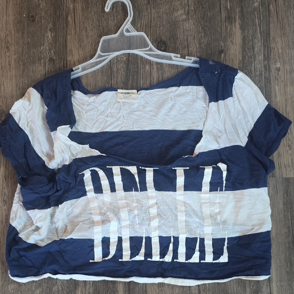 American Eagle Outfitters Blue and White Vintage T says BELLE
